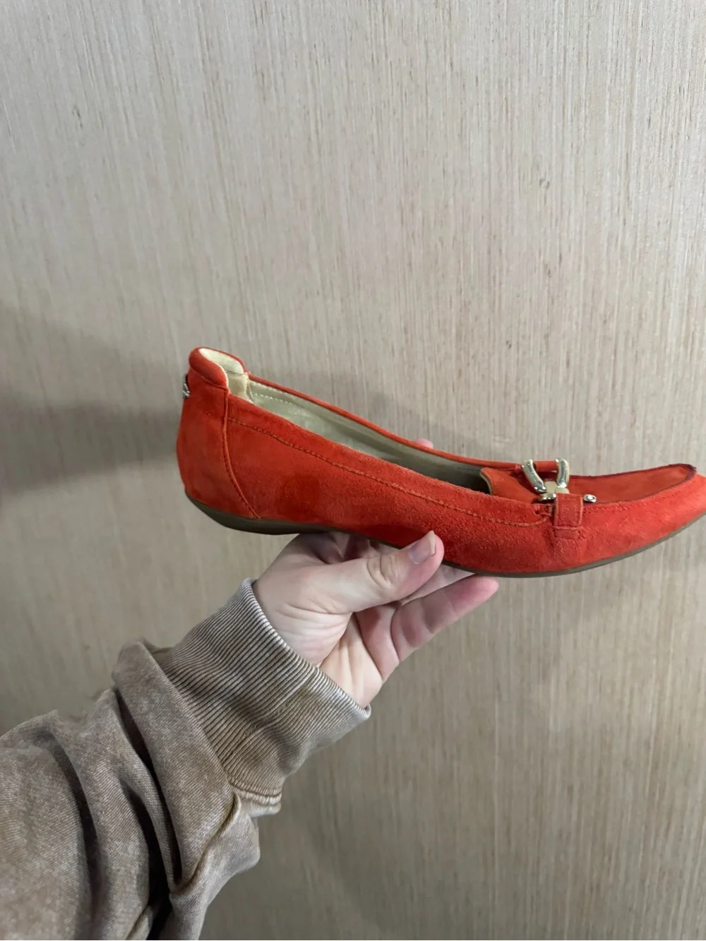 Anne Klein Iflex Red Orange Suede Loafers with Gold Chain Trim Size 7.5